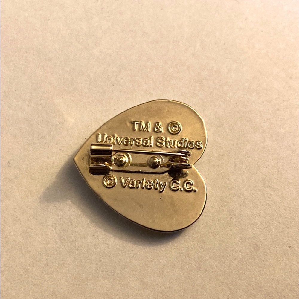 ET Movie Gold Colored Heart Pin - Picture 3 of 6